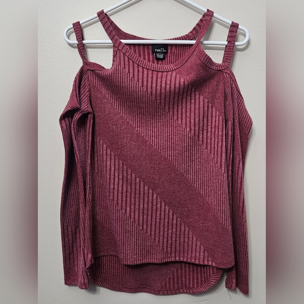 Rue21 Women's Size Medium Maroon Cold Shoulder Top